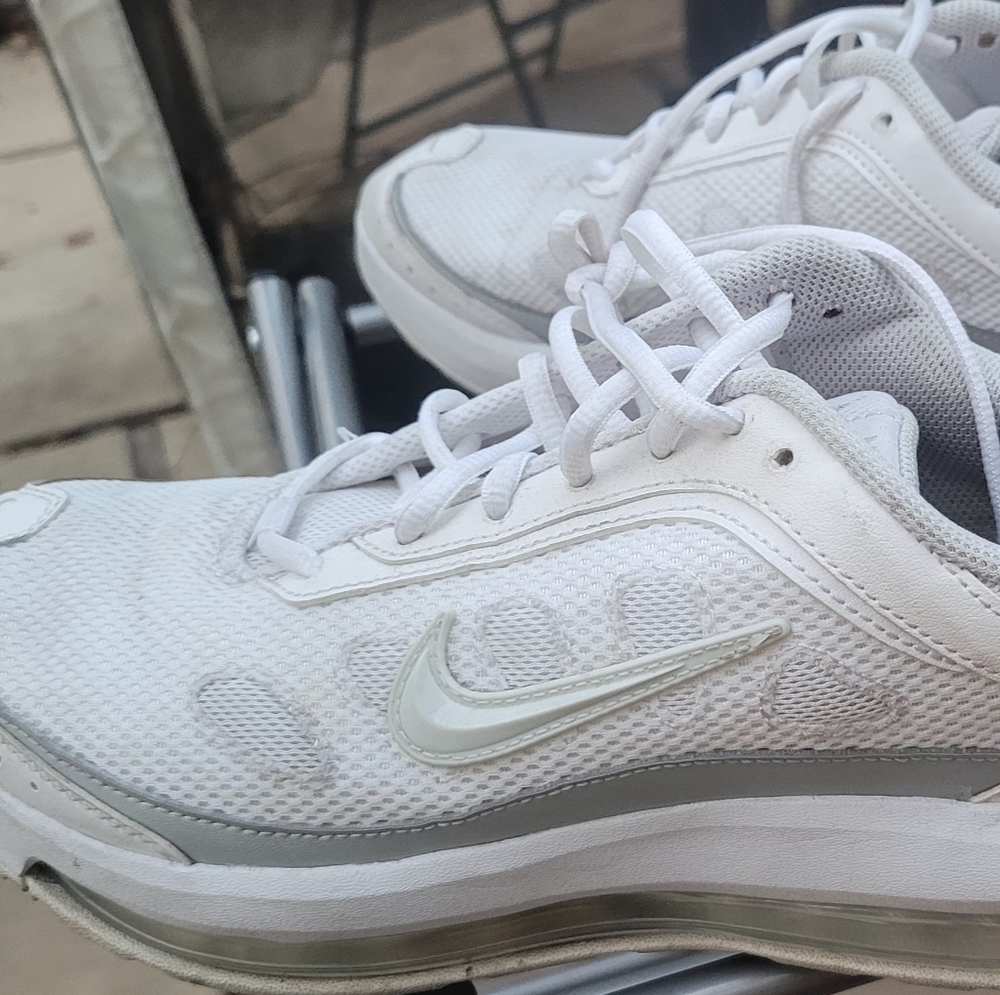 White Nike Air Max